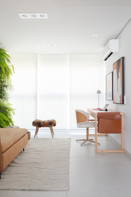 A varanda número 2, com Home-Office e jardim vertical