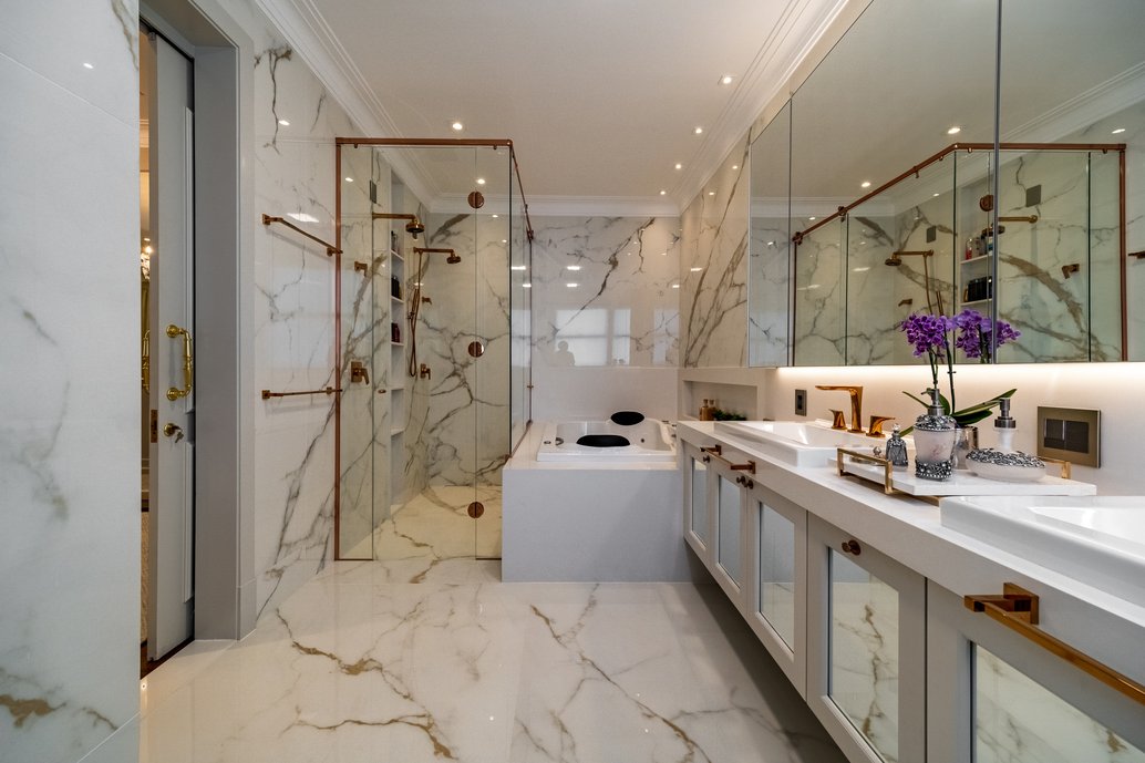 A Sala de Banho vem cada vez mais se tornando um ambiente de relaxamento, por isso sempre desenvolvemos esse espaço pensando no conforto dos moradores. Foto: Luiz Frances.