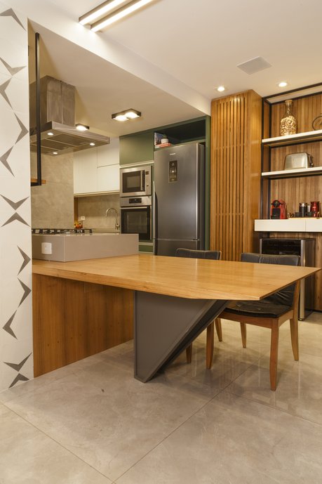 Mesa de jantar integrando cozinha e sala