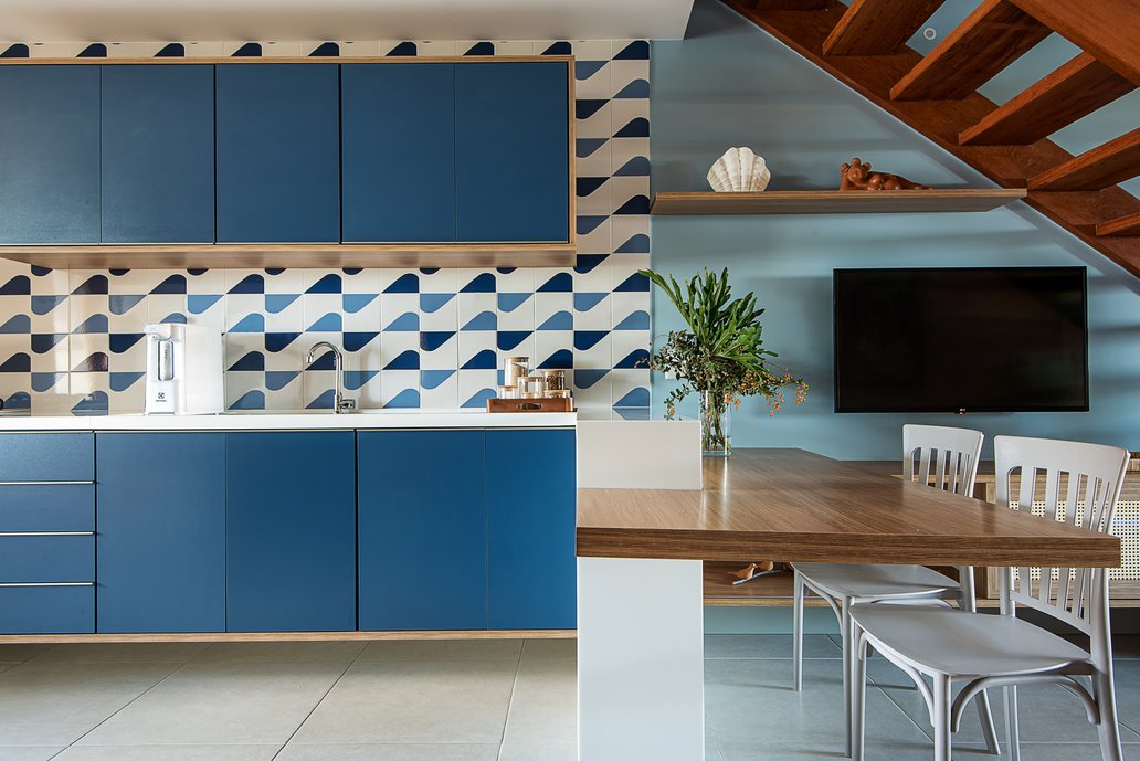 Cozinha azul.