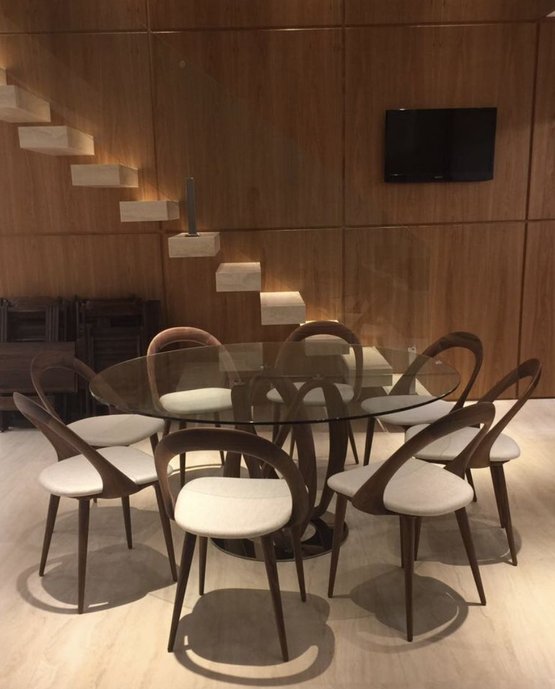 Piso e escada em porcelanato Travertino Navonna Crema