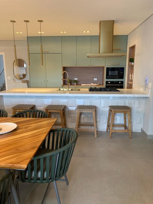 Cozinha em conceito aberto com a sala de jantar e sala de estar