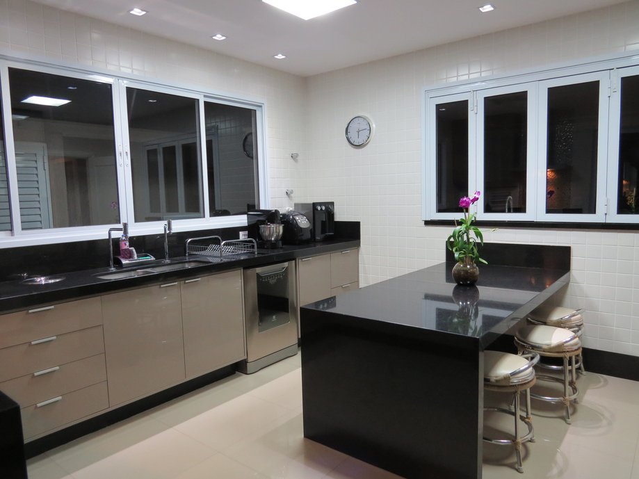 COZINHA DE RESIDÊNCIA EM UBERABA,MG.
FOI USADO, NO PISO, O PORCELANATO MINERAL CONCRETO POLIDO 60X60.
