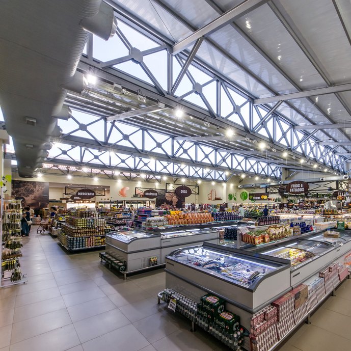 Loja de hortifruti com foco em sustentabilidade e tecnologia,que utilizamos piso de porcelanato da Portobello com sucesso!