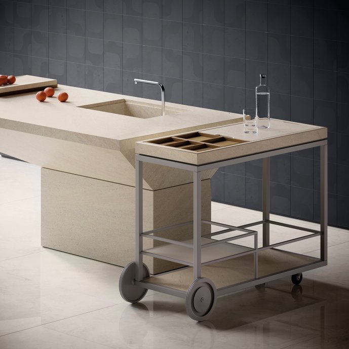 A²TO - COZINHA ALEX ATALA: carrinho de apoio, cooktop de indução secreto, bancada de porcelanato