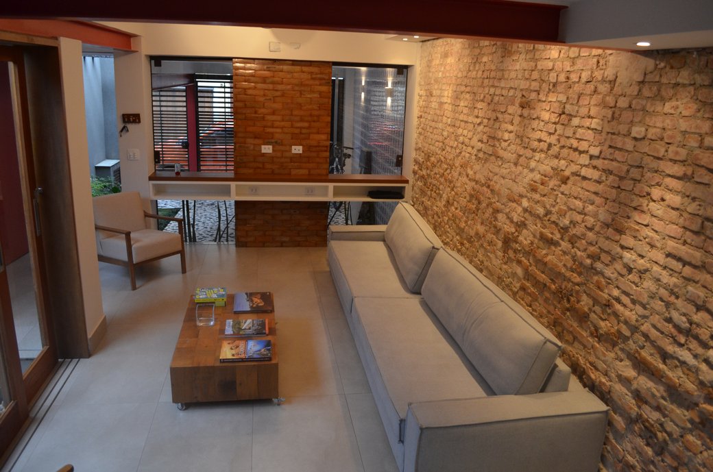 Sala de Estar toda revestida com o piso Pietra.