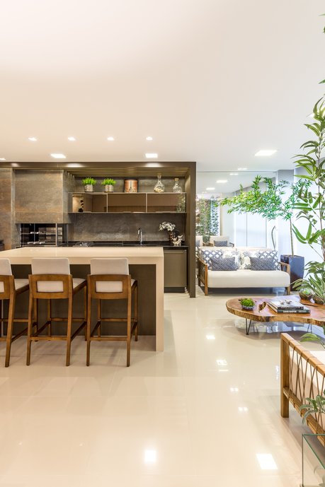 living com churrasqueira integrada - revestimento em aço corten