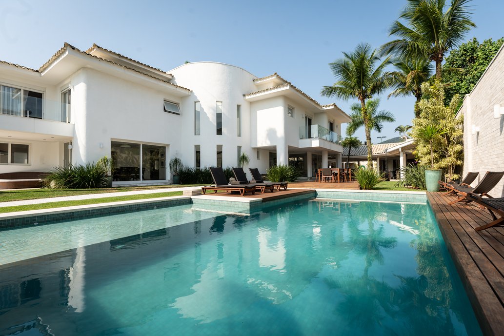 Reforma da piscina acrescentando uma prainha