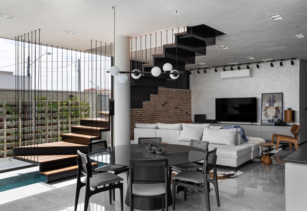 A residência L.A
O projeto visa garantir uma relação constante com a natureza em todas as funções da casa, pois isso cria bem-estar e qualidade de vida para os moradores. A primeira definição da casa