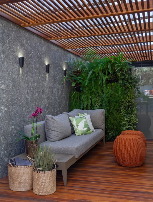 PERGOLADO E JARDIM VERTICAL