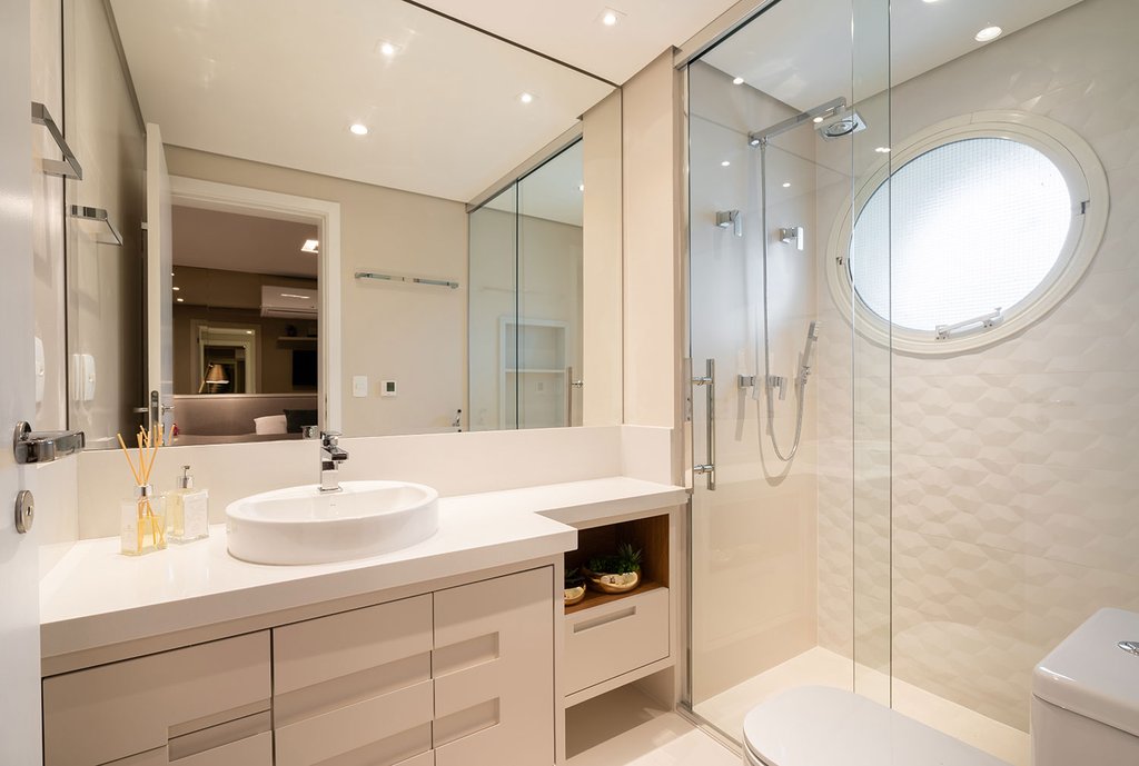 Piso e Paredes Simplesmente Branco com Detalhe em Revestimento Petit Tresor Blanc