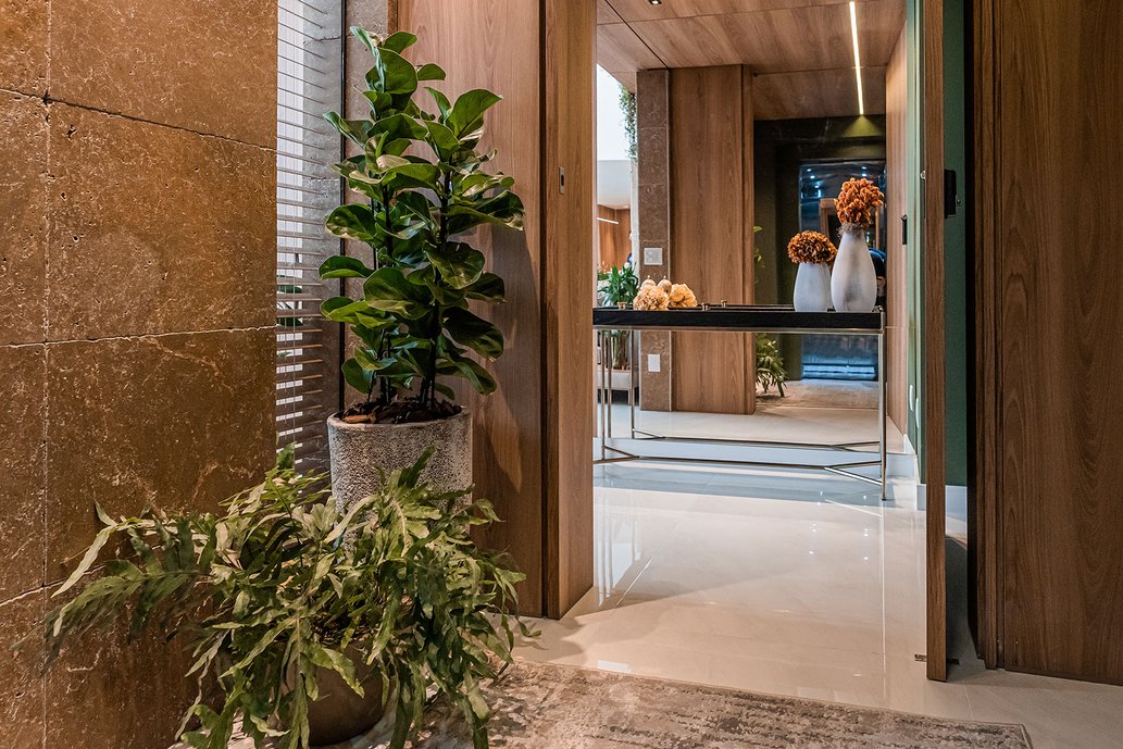 Hall de elevador e entrada de apartamento