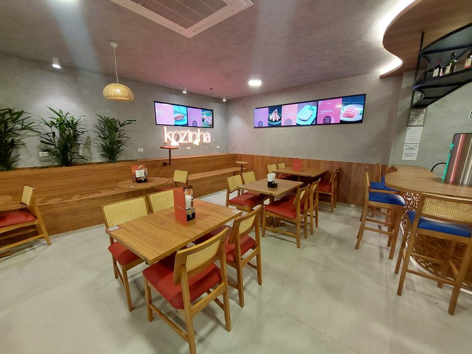Salão Kozinha Sushi Aeroporto Internacional do Galeão RJ por Sete Arquitetura