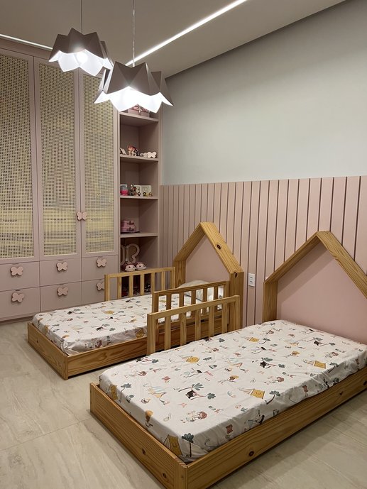 Quarto de menina, camas montessorianas