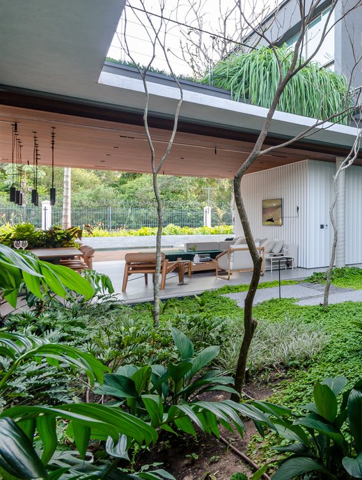 patio interno e sala integrada