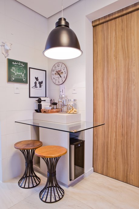 cozinha de apartamento com o piso Travertino Navona BIANCO natural