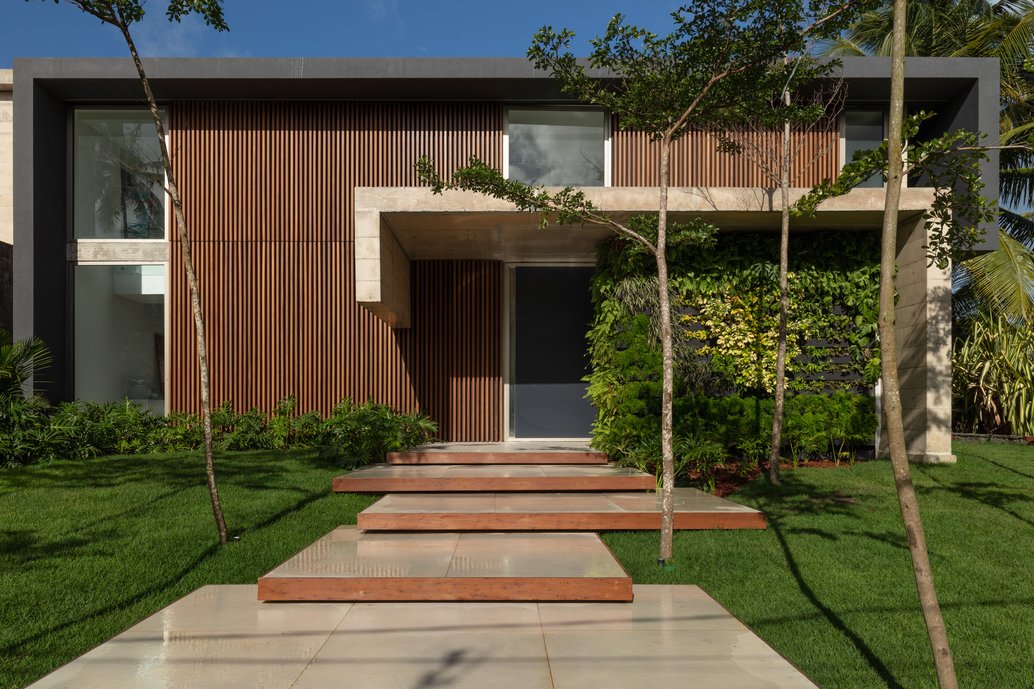 Casa de praia localizada na Praia do Toquinho - PE, vencedora do prêmio Best Architecture Single House Brazil da America's Property Award. Fotos por @paulohigornunes