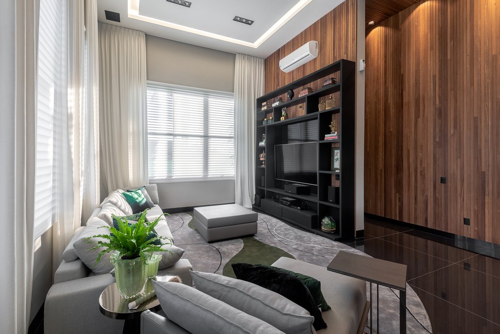 Sala de TV - Piso: Made Graphite Polido (Portobello)