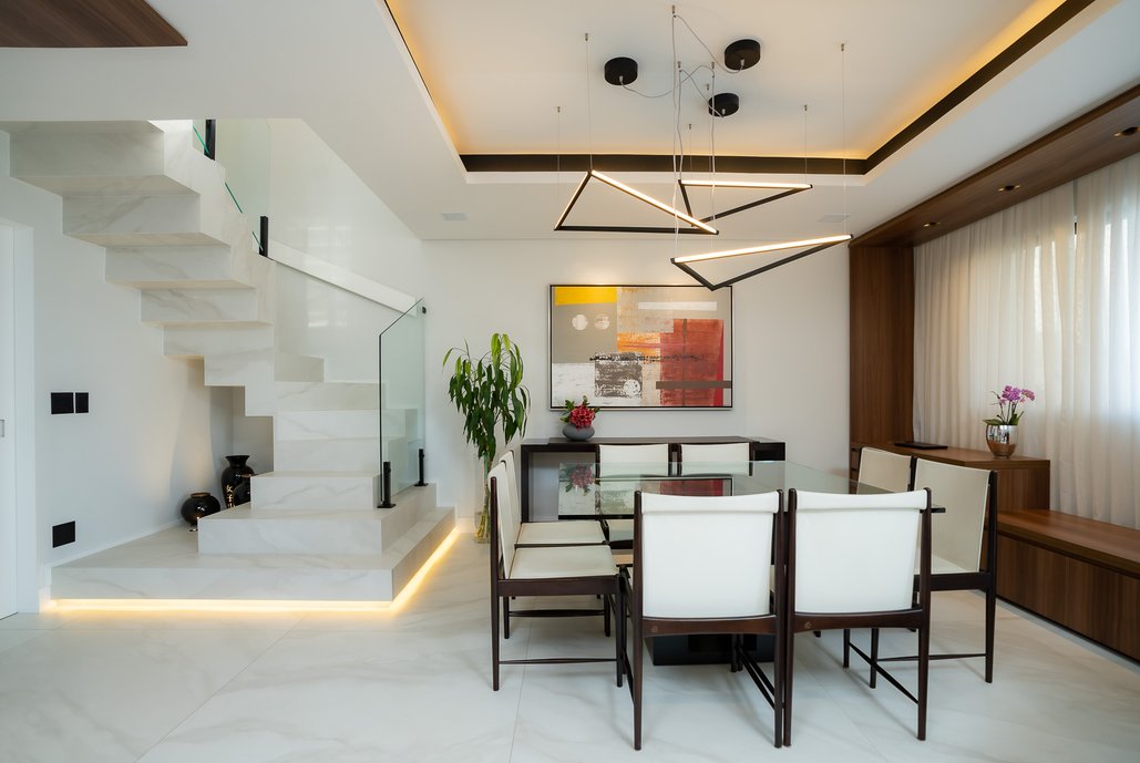 Piso e Escada com Porcelanato Bianco Covelano 120x120