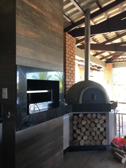 Churrasqueira revestida com porcelanato