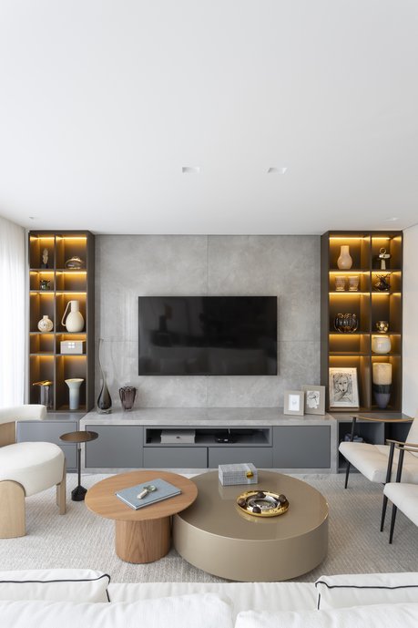 Living Integrado com rack de televisão em porcelanato