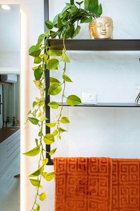Suporte em serralheria para compor a decoração do banheiro. 