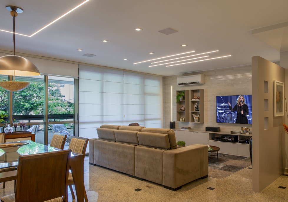 Living com apinel em porcelanato para home theatre