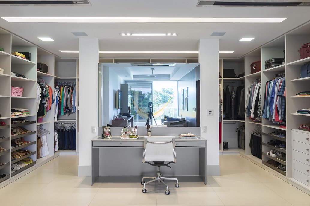 Closet da suíte master. Foto: Manoel Soares