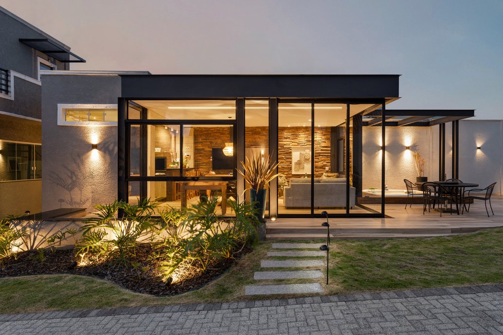 Espaço gourmet com porcelanato Araucaria Clara 20x120