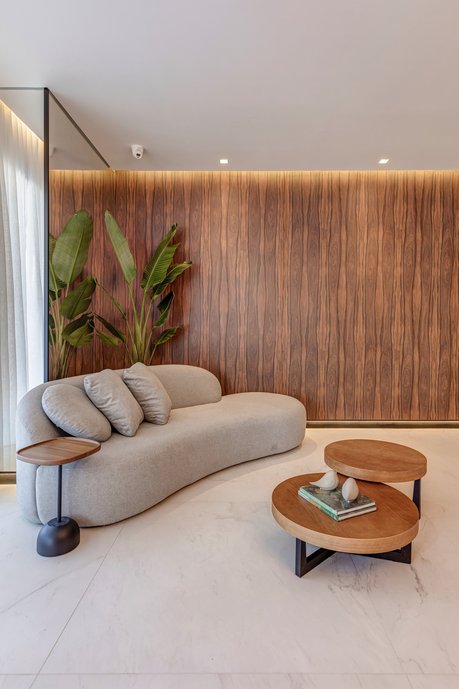 Detalhe para o Estar do Lobby, com seu painel em MDF, e o piso Sirena