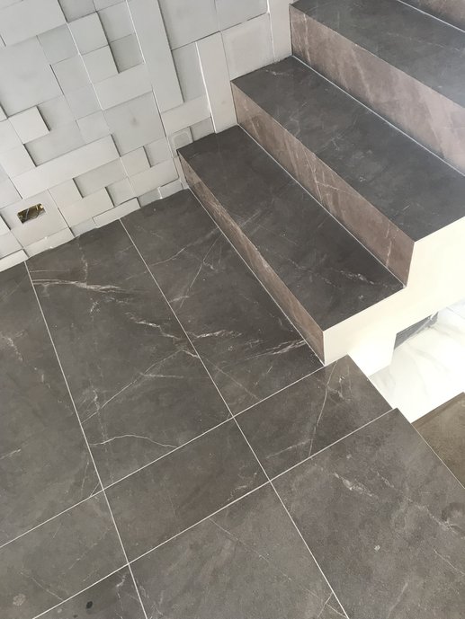 REVESTIMENTO CORTADO PARA MONTAR COMPOSIÇÃO DO PATAMAR