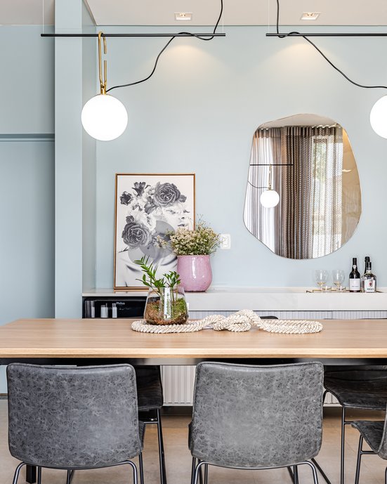Área de bar junto a mesa de jantar! Nicho para bebidas em Bianco Covelano 
