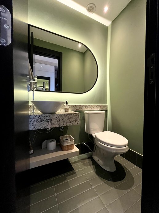 Lavabo verdinho com piso Terralma Mandacaru