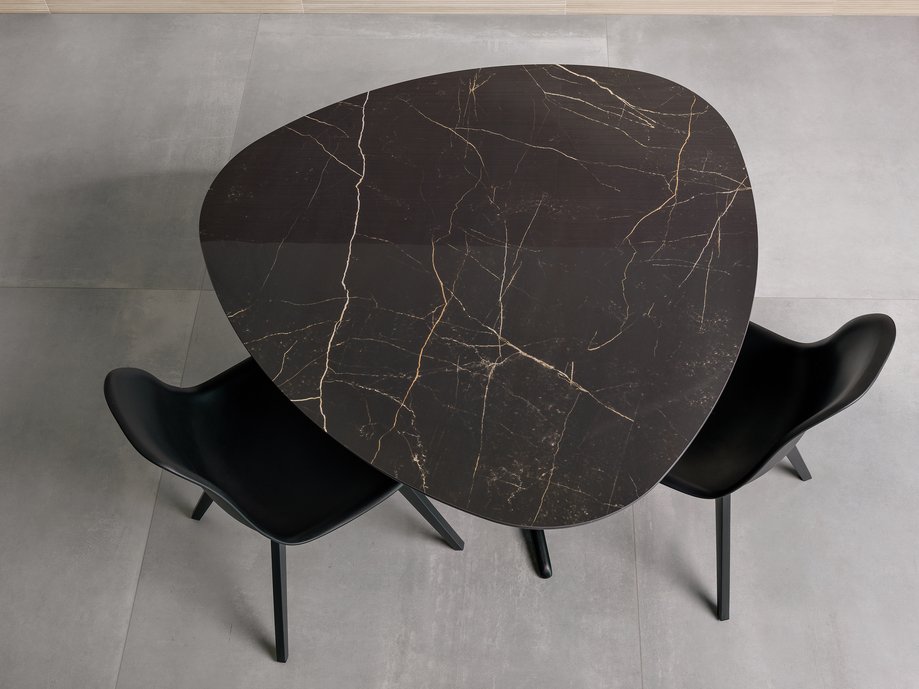 Mesa com Nero Venato