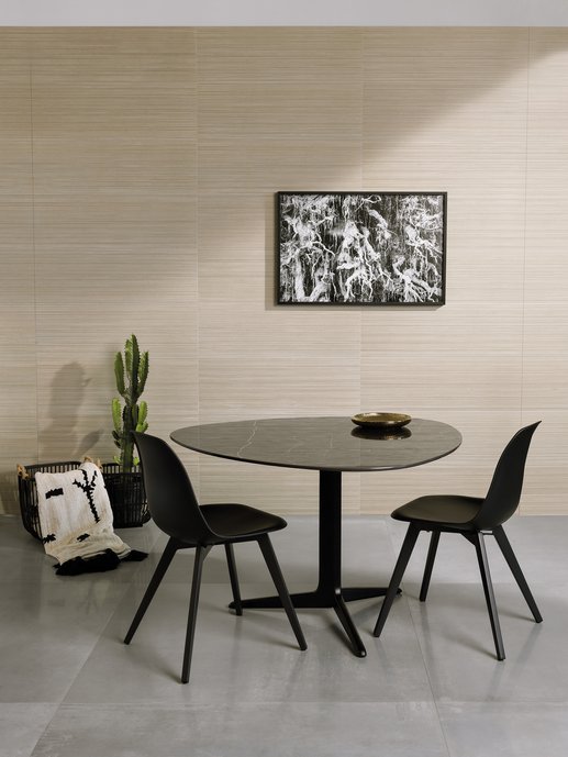 Mesa oval orgânica preta - Nero Venato