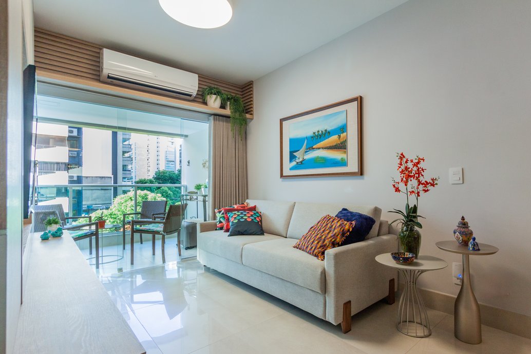 Sala com o porcelanato Firenze off white 90x90 pol