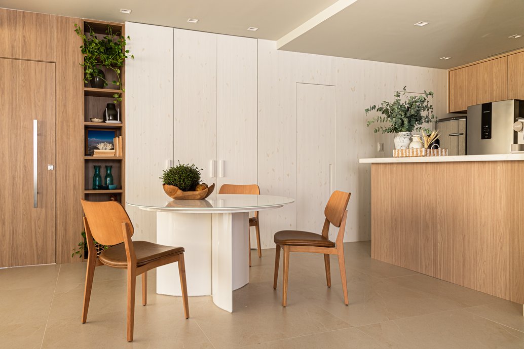 Sala de jantar com cozinha americana