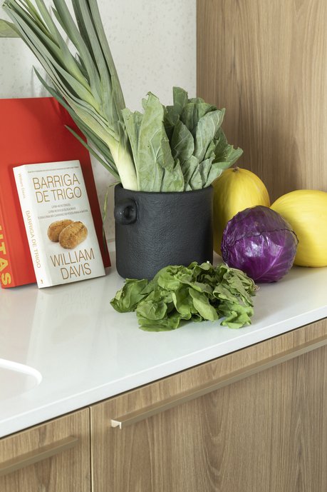 Receber com estilo, na reforma deste apartamento integramos cozinha, salas de estar e jantar além da varanda. Nunca foi tão gosto receber e confraternizar com estilo.