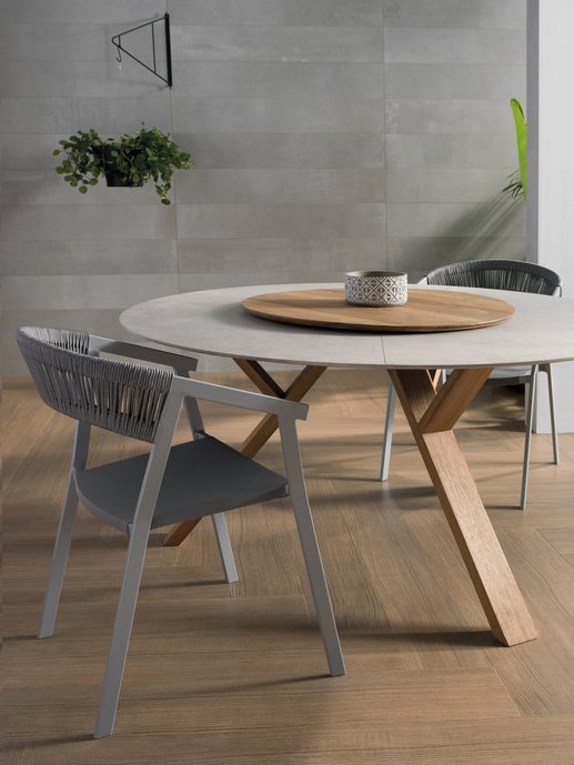 Base Legno e Tampo - Mesa redonda com pés de madeira. Tampo cinza.