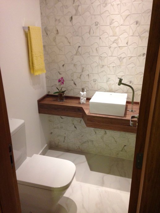 Bianco Covelano, lançamento 2015 compondo com Poanazzetto, é uma ótima escolha para clientes que não querem exagerar na decoração. Sutilmente elegante.