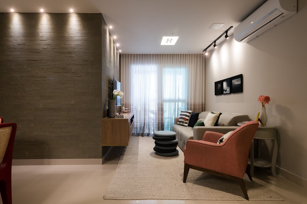 Detalhes parede da TV com revestimento