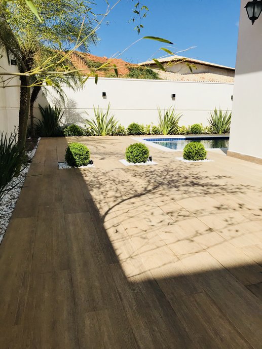 Área externa e piscina