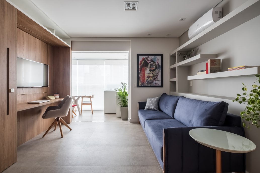 No Living , temos várias funções num mesmo ambiente , cozinha , sala de TV , área para refeições , adega , área de leitura e ainda uma mesa de trabalho que vemos na imagem acima. Como a TV é giratória para o Quarto , pode ou não ficar visível para o living.