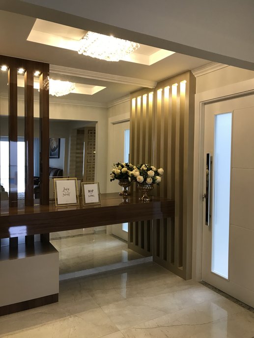 Porcelanato Portobello utilizado no piso do hall de entrada: Nude Savana.