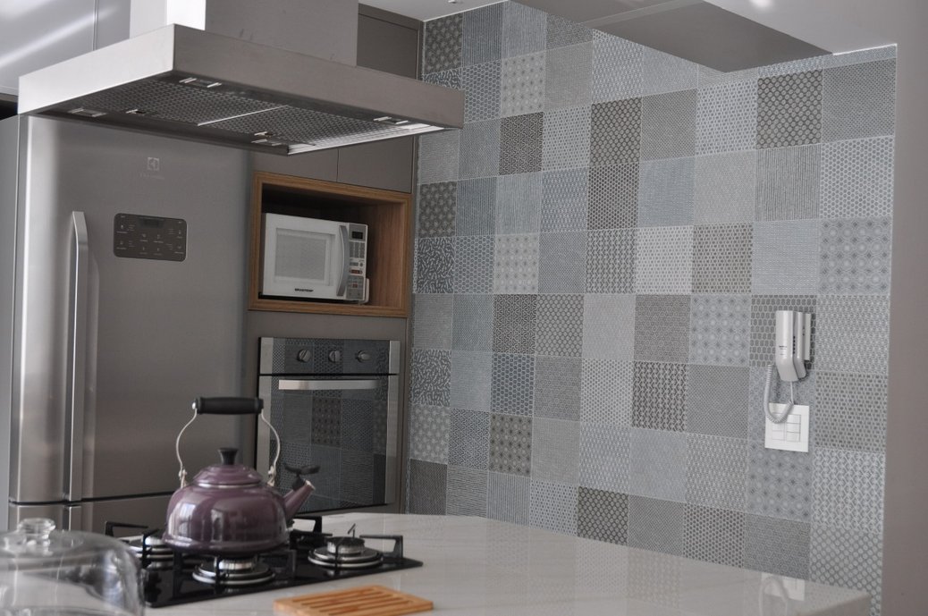 Para o detalhe na parede especificamos Porcelanato 60x60 ZEN INDIGO NATURAL