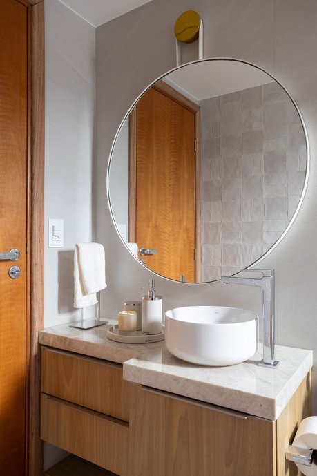 Um verdadeiro match com a união do revestimento retangular com o quadrado. Nessa proposta usamos duas versões do mesmo material para criar uma paginação 2x1.