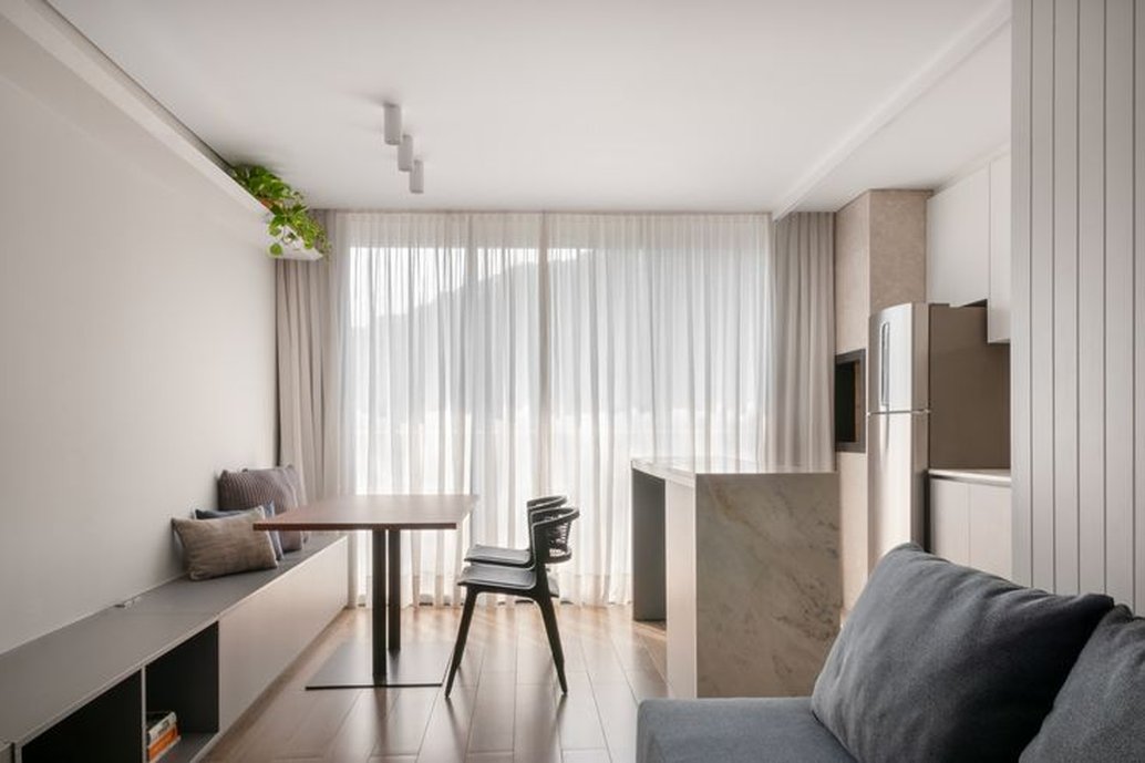 APTO 80m²
O projeto valoriza o essencial no dia a dia, com cores neutras, formas definidas e espaços integrados que equilibram convivência e tranquilidade.
2024 - Balneário Camboriú, Santa Catarina