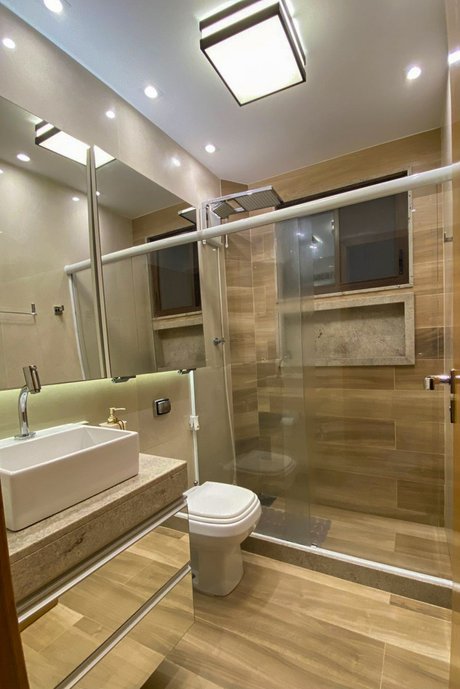 Banheiro de um apartamento de 50m2 dos anos 70 totalmente reformado, em que priorizamos conforto, funcionalidade e atemporalidade.