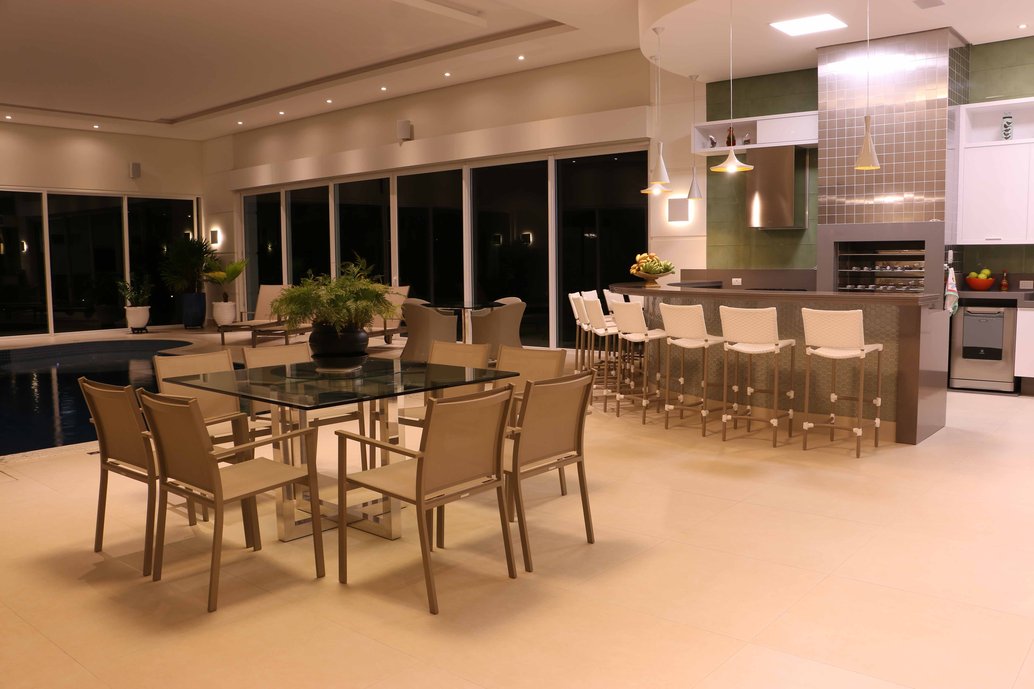 PISCINA INTERNA COM GOURMETERIA INTEGRADA