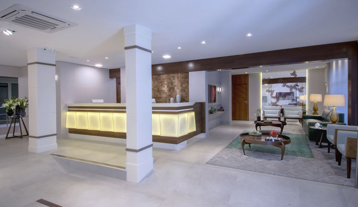 Para esse Hotel em Balneário Camboriu especifiquei o produto Sampa bienal, que me possibilitou ter uma ambiente claro com requinte!